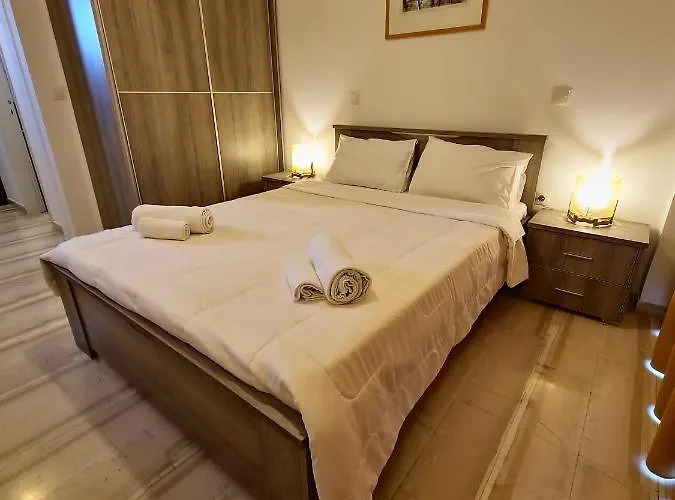 Alexandra 3 Apartment