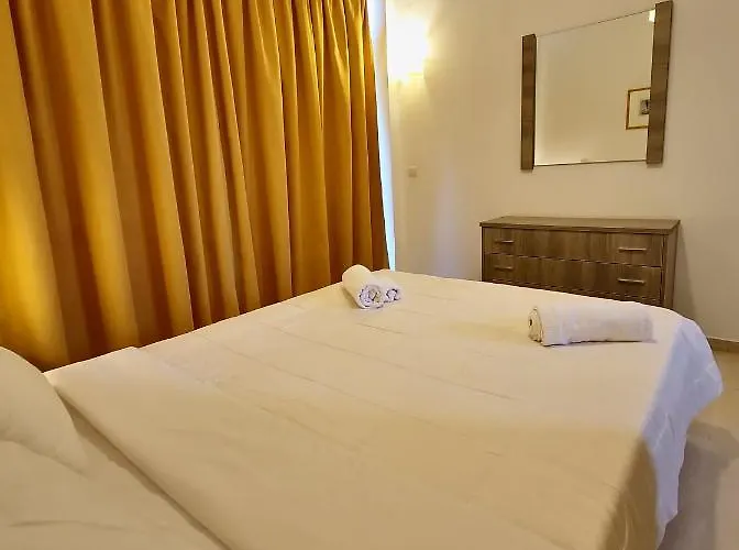 Alexandra 3 *