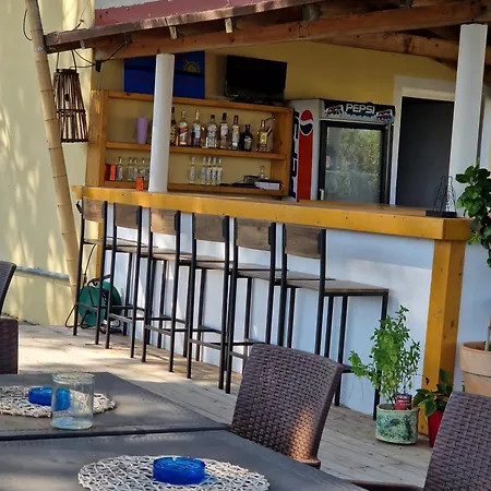 Apartment Alexandra 3 *